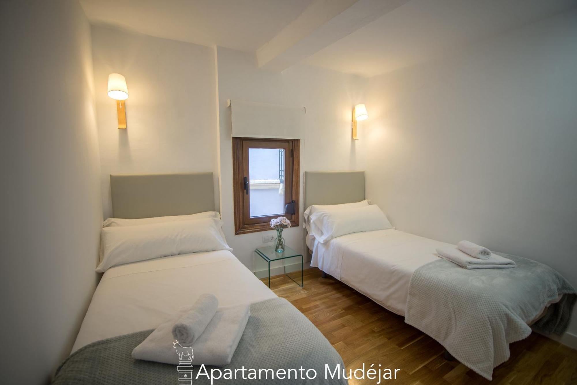 Apartamentos Plaza Del Torico Teruel Esterno foto