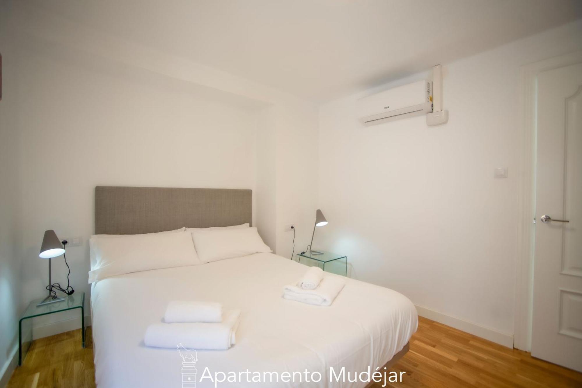 Apartamentos Plaza Del Torico Teruel Camera foto